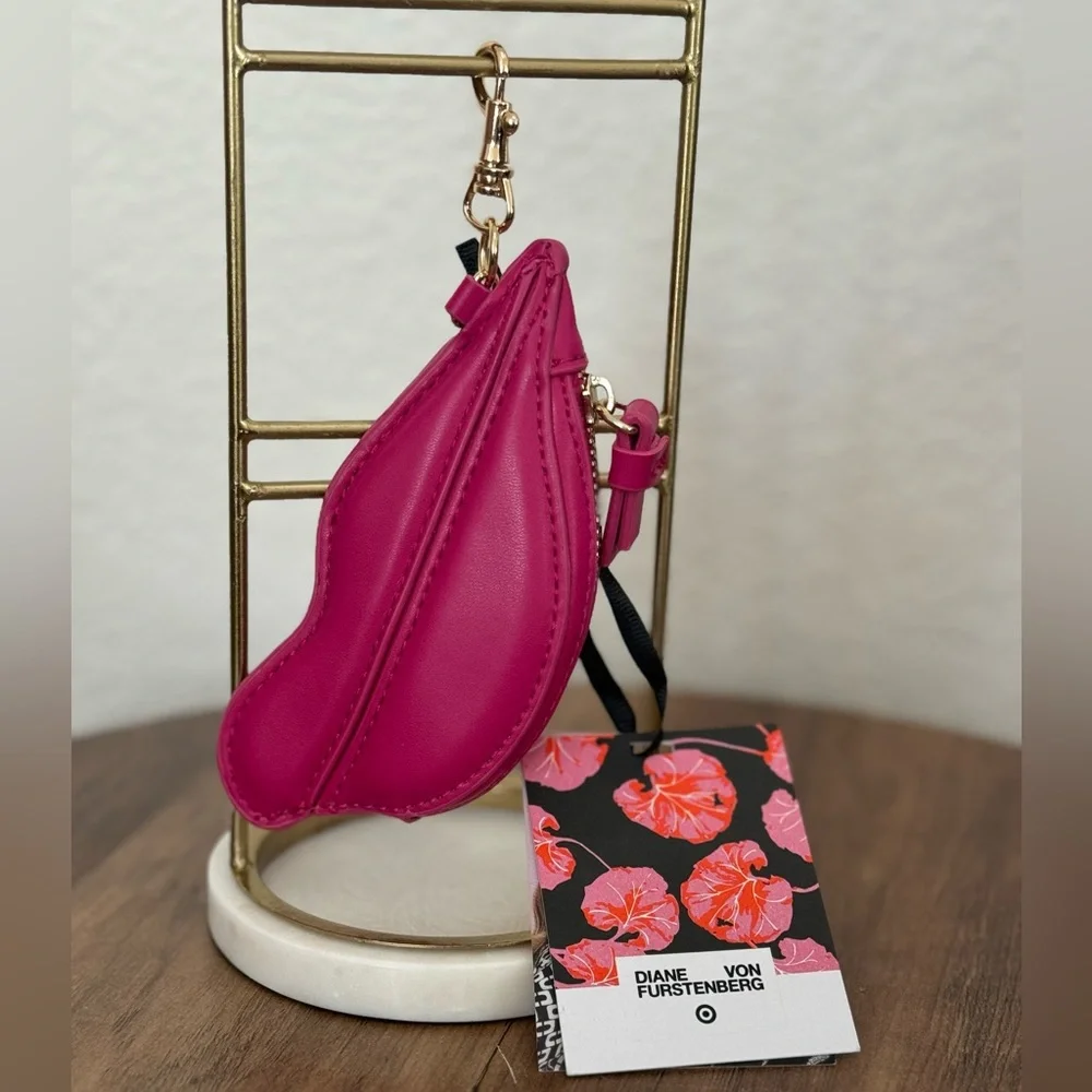 Diane Von Furstenberg Lips coin pouch in hot pink with key chain clip gold - Picture 6 of 7